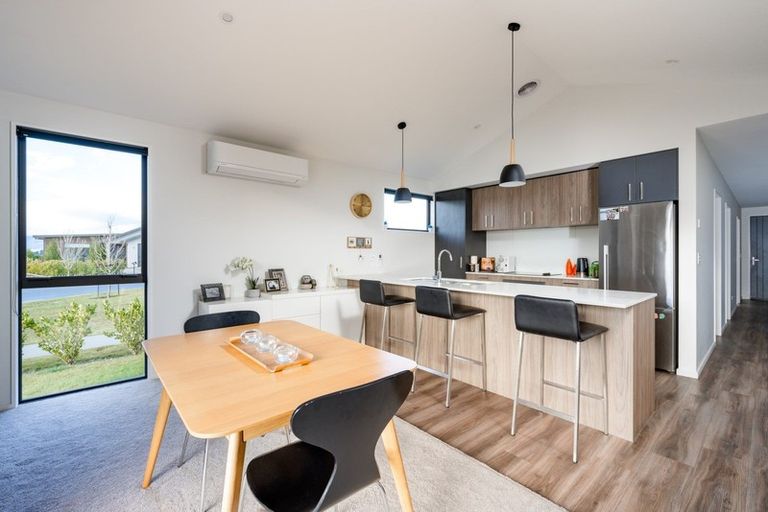 Photo of property in 17 Mount Creighton Crescent, Wanaka, 9305