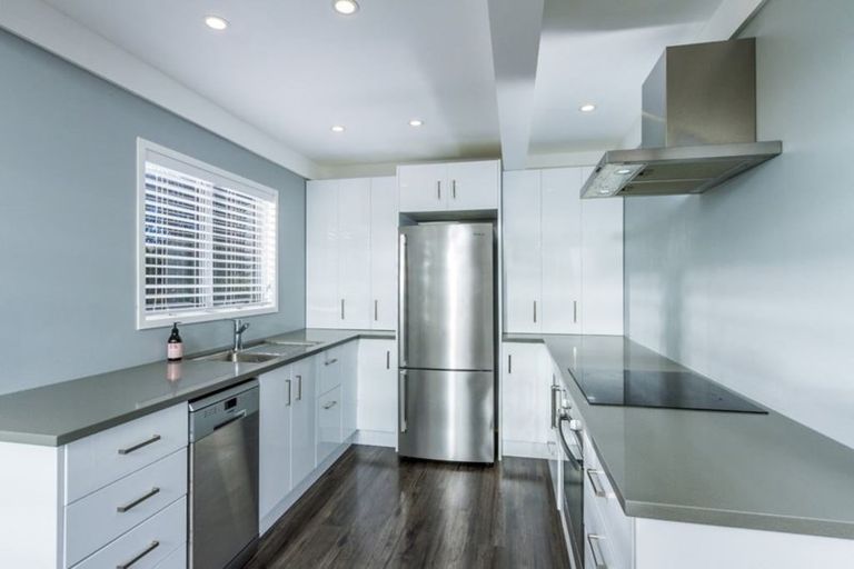 Photo of property in 2/37 Cassino Street, Bayswater, Auckland, 0622