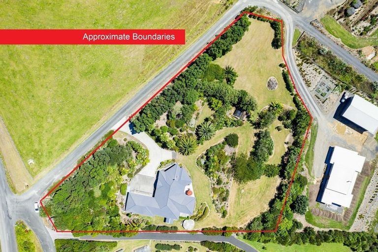 Photo of property in 2 Coastview Lane, Mangawhai, 0975