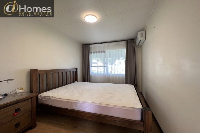 Photo of property in 15 Meadowood Drive, Unsworth Heights, Auckland, 0632