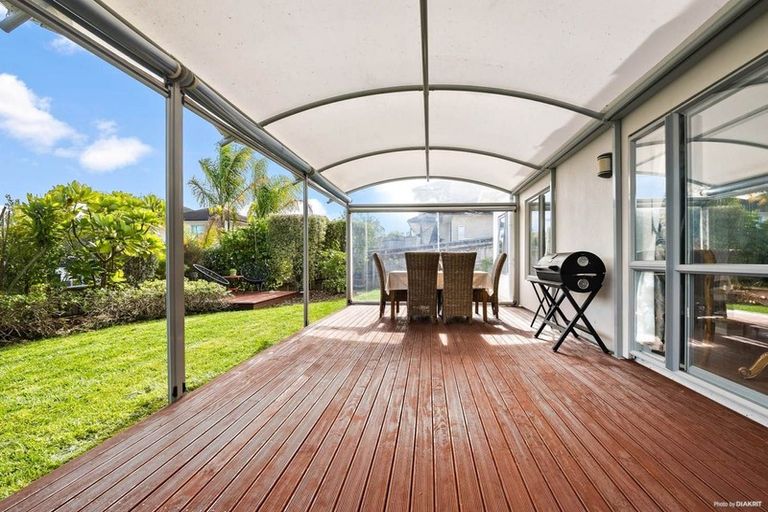 Photo of property in 17 Wye Oak Drive, Schnapper Rock, Auckland, 0632