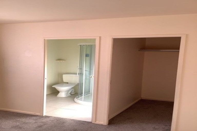 Photo of property in 1/40 Edgeworth Road, Glenfield, Auckland, 0629