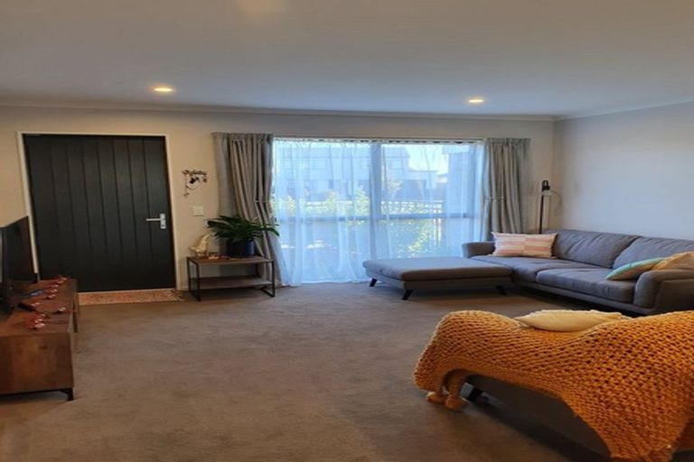 Photo of property in 17 William Dawson Crescent, Wigram, Christchurch, 8025