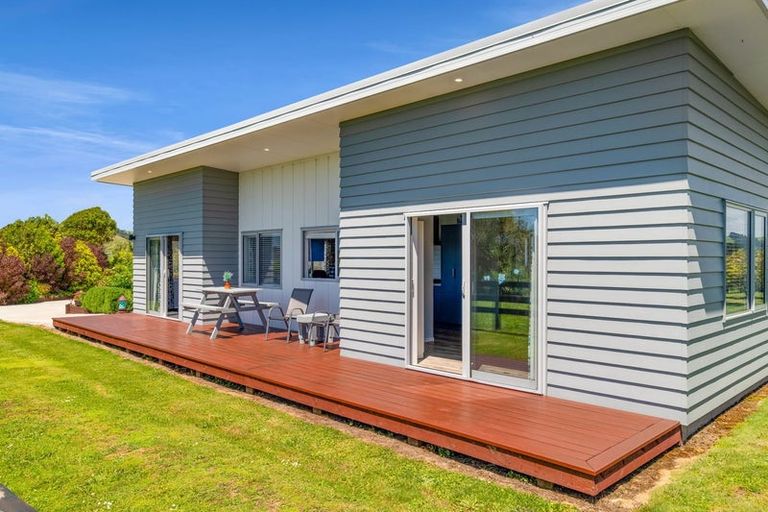 Photo of property in 43 Carrs Road, Urenui, 4377