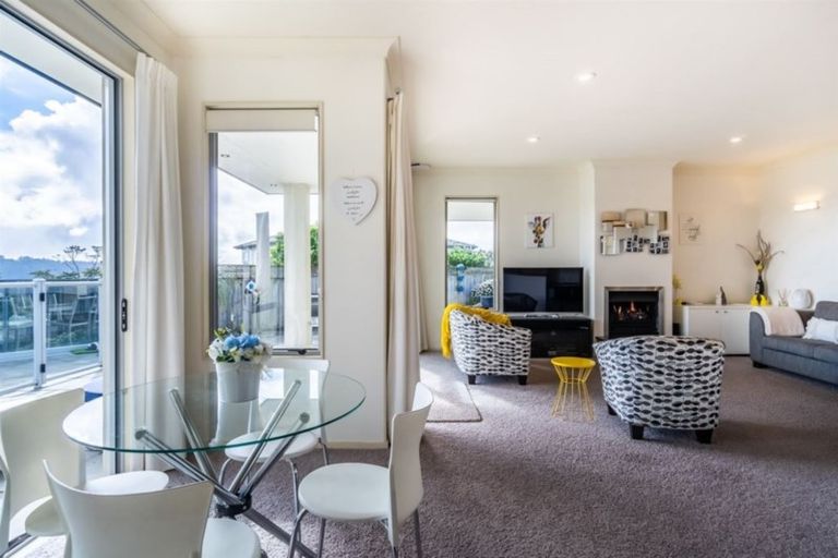 Photo of property in 160 Kittiwake Drive, Schnapper Rock, Auckland, 0632