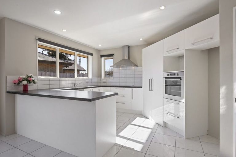 Photo of property in 144d High Street, Oxford, 7430