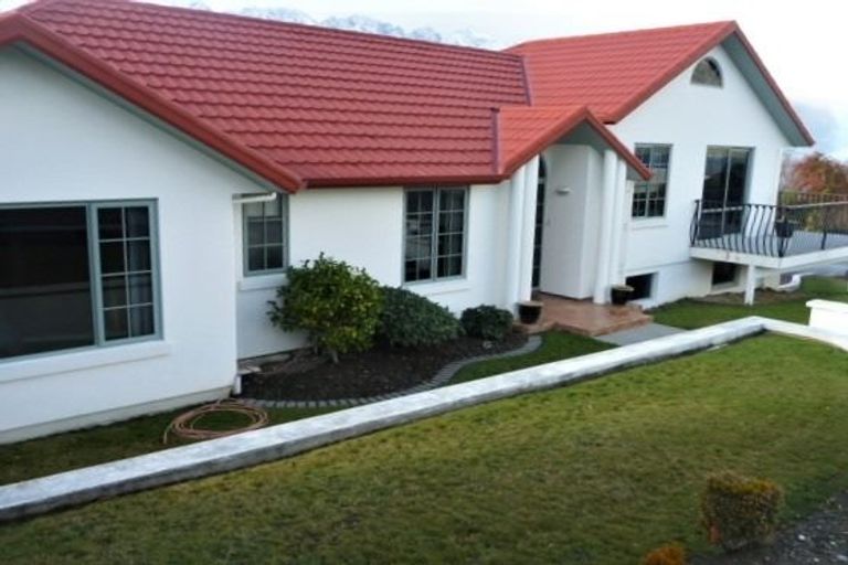 Photo of property in 49 Cedar Drive, Kelvin Heights, Queenstown, 9300