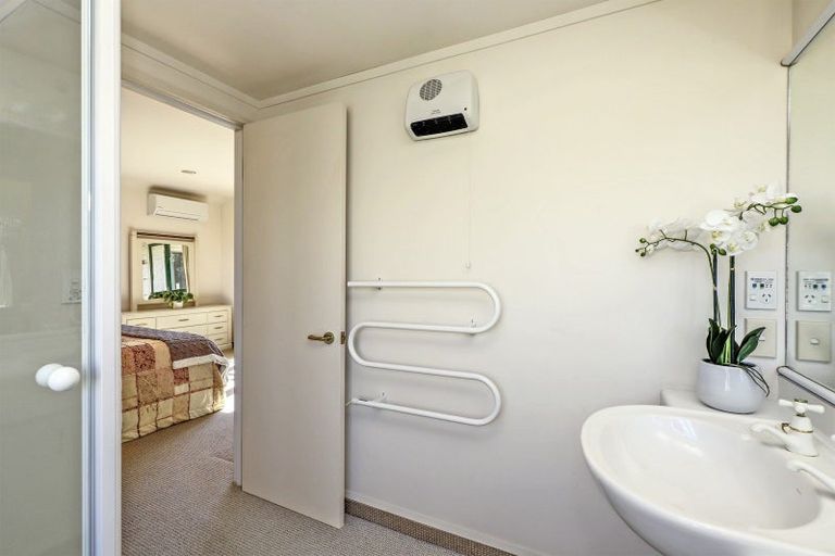 Photo of property in 1b Knightsbridge Place, Taradale, Napier, 4112