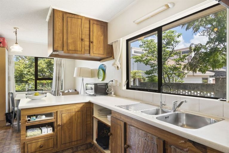 Photo of property in 115 Sunset Road, Totara Vale, Auckland, 0632