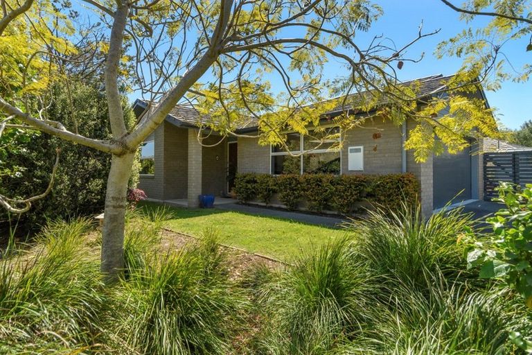 Photo of property in 2 Gane Place, Omokoroa, 3114