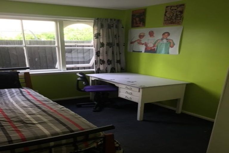 Photo of property in 12 Ladbrokes Place, Fendalton, Christchurch, 8052