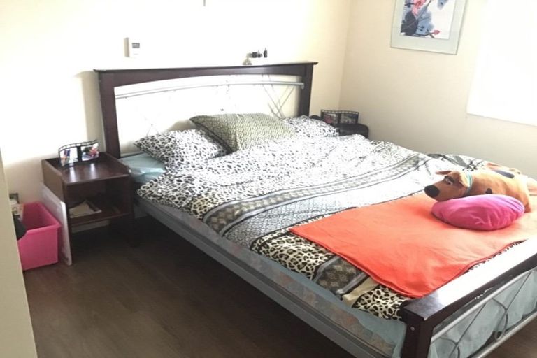 Photo of property in 55 Hobsonville Road, West Harbour, Auckland, 0618