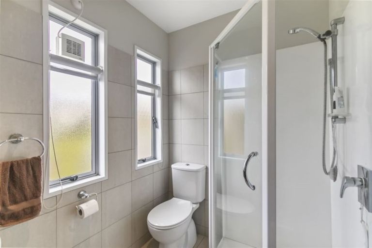 Photo of property in 45 San Valentino Drive, Henderson, Auckland, 0612