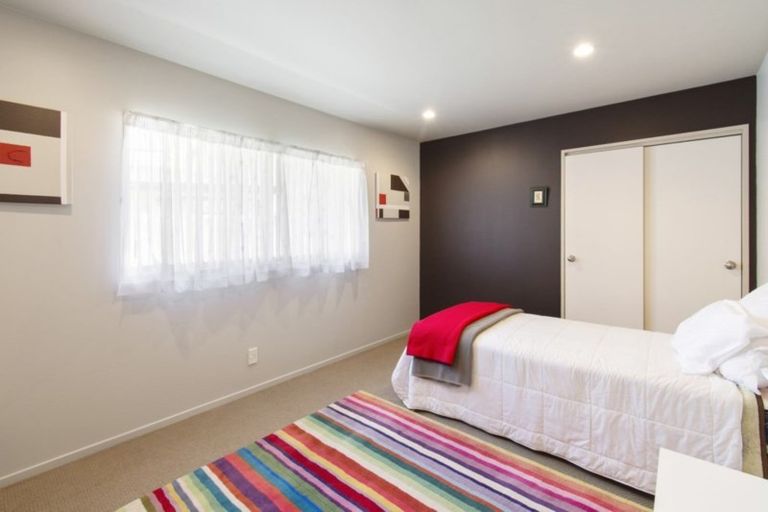 Photo of property in 21 Gardone Terrace, Conifer Grove, Takanini, 2112