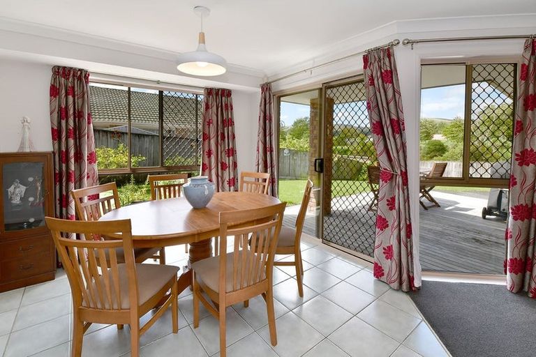 Photo of property in 31 Cabeleigh Drive, Helensville, 0800