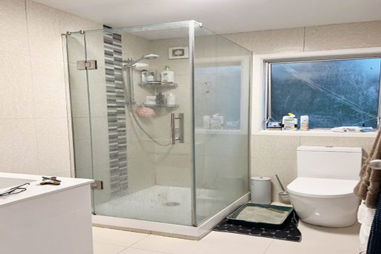 Photo of property in 4 Santiago Crescent, Unsworth Heights, Auckland, 0632