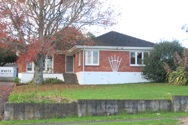 Photo of property in 8 Churchill Avenue, Manurewa, Auckland, 2102