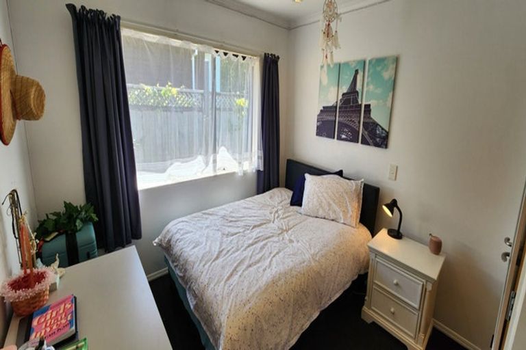 Photo of property in 8 Frank Frethey Place, Highlands Park, New Plymouth, 4312