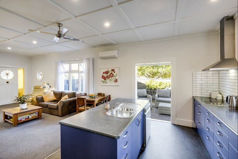 Photo of property in 128 Vigor Brown Street, Napier South, Napier, 4110