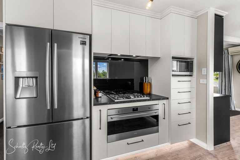 Photo of property in 16 Whaka Street, Maungaturoto, 0520