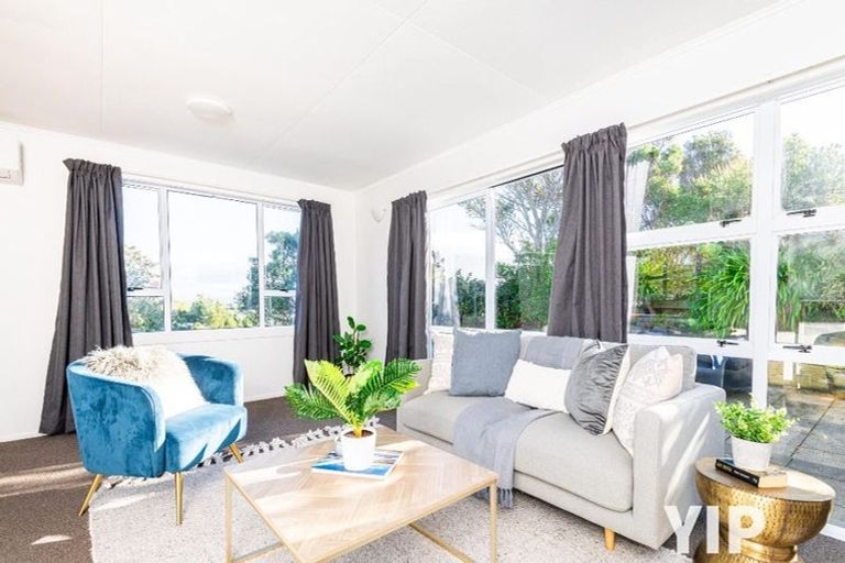 Photo of property in 9 Omega Street, Newlands, Wellington, 6037