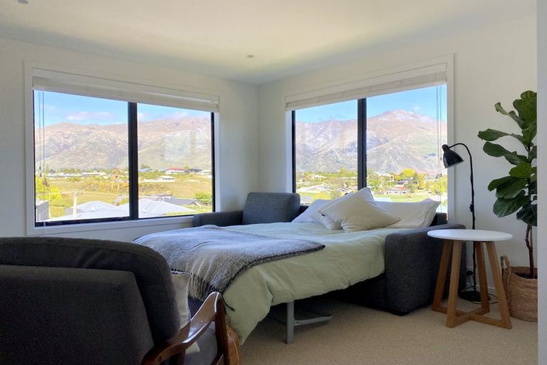 Photo of property in 13 Tuke Lane, Wanaka, 9305