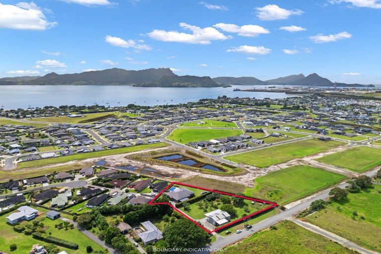 Photo of property in 21 Pyle Road East, One Tree Point, Whangarei, 0171