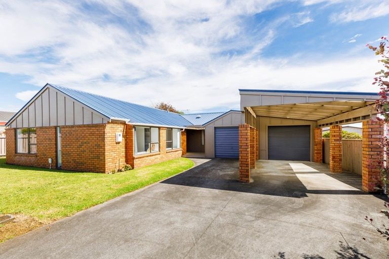 Photo of property in 115 Heta Road, Highlands Park, New Plymouth, 4312