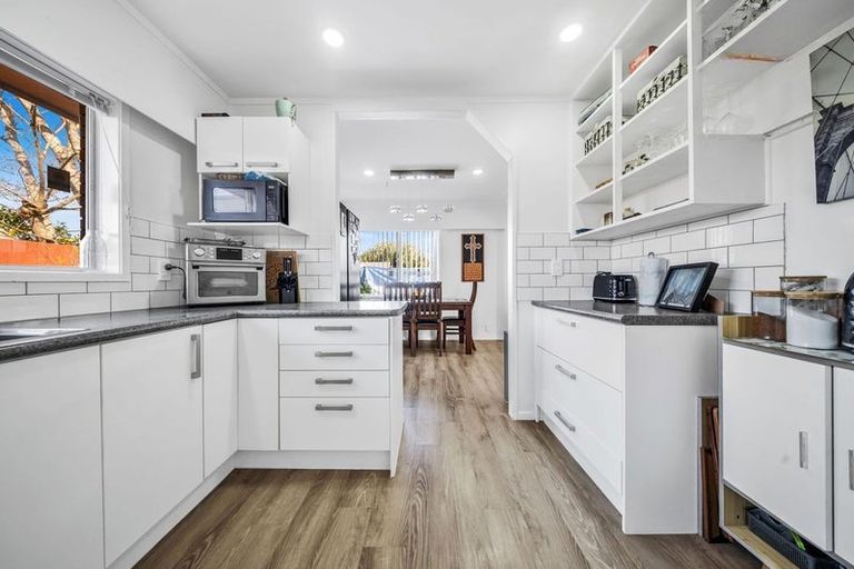 Photo of property in 2 Edmund Hillary Avenue, Papakura, 2110