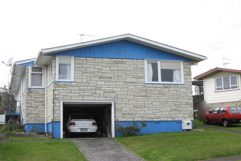 Photo of property in 12 Vancouver Place, Marfell, New Plymouth, 4310