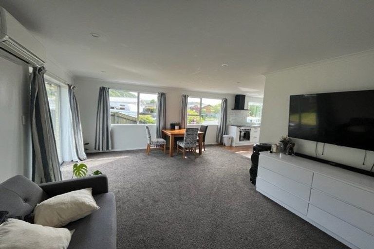 Photo of property in 1/21 Denver Grove, Totara Park, Upper Hutt, 5018