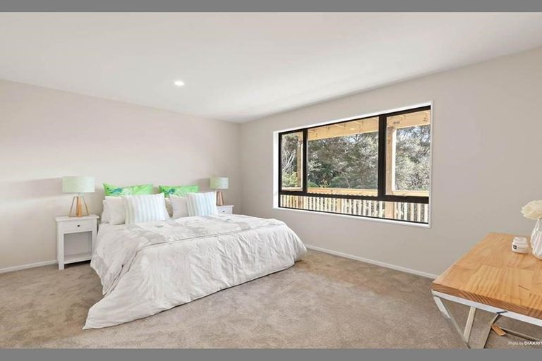 Photo of property in 18 Para Close, Fairview Heights, Auckland, 0632