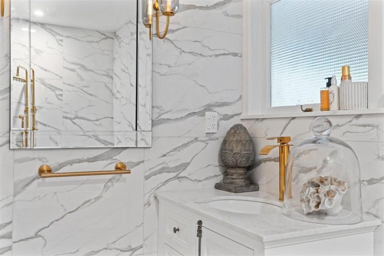 Photo of property in 2 Bickerstaffe Road, Maungaturoto, 0520