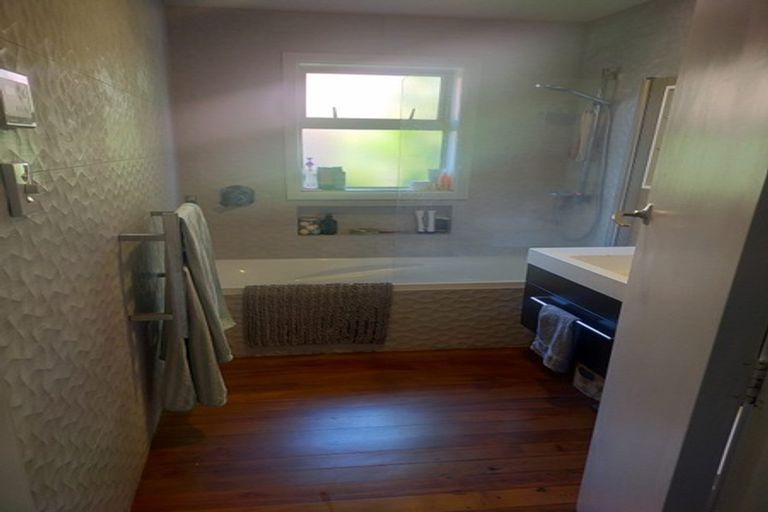 Photo of property in 190 Avonhead Road, Avonhead, Christchurch, 8042