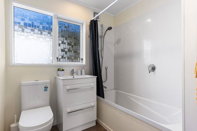 Photo of property in 2 Ladbrooke Drive, Newlands, Wellington, 6037