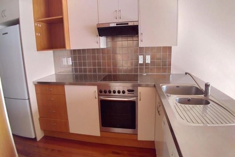 Photo of property in 2/198 Hurstmere Road, Takapuna, Auckland, 0622