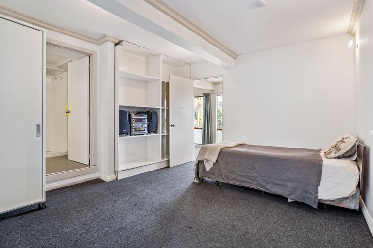 Photo of property in 70 Pemberton Avenue, Bayview, Auckland, 0629