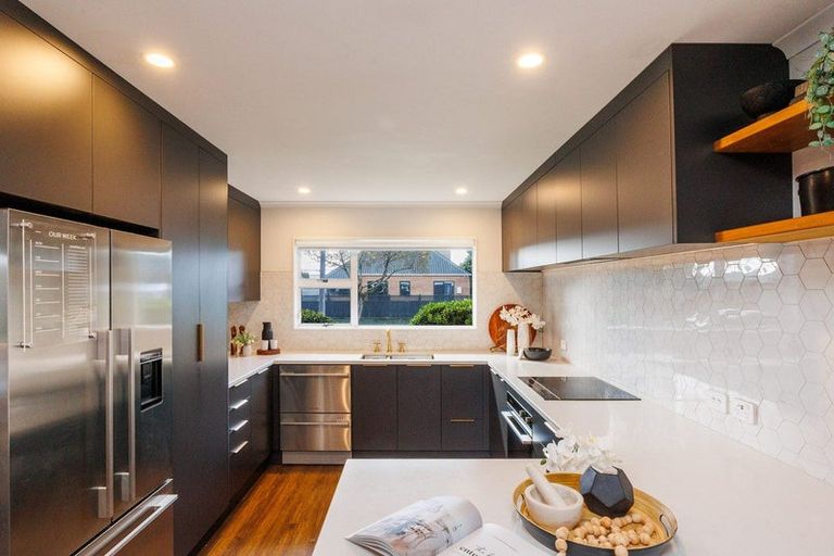 Photo of property in 4 Gladys Place, Kelvin Grove, Palmerston North, 4414