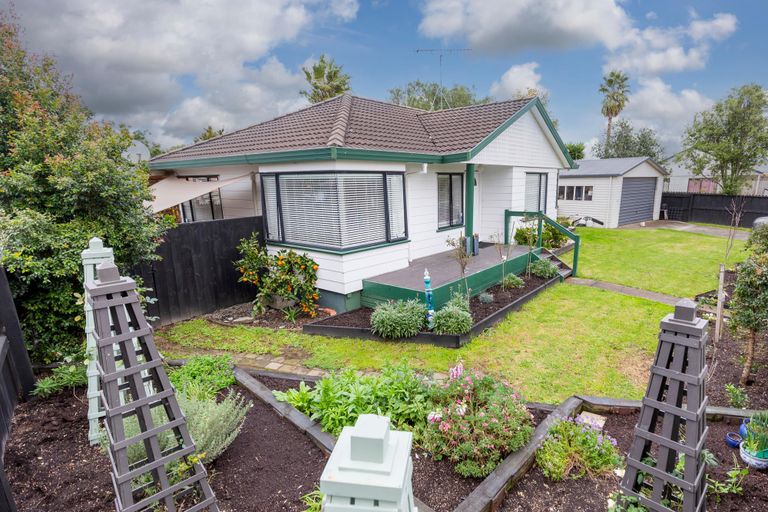 Photo of property in 37 Rosemead Place, Randwick Park, Auckland, 2105