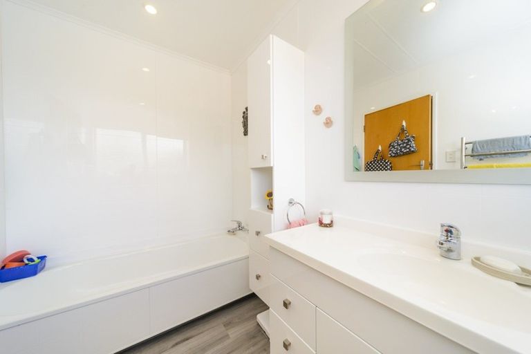 Photo of property in 4 Christian Place, Awapuni, Palmerston North, 4412