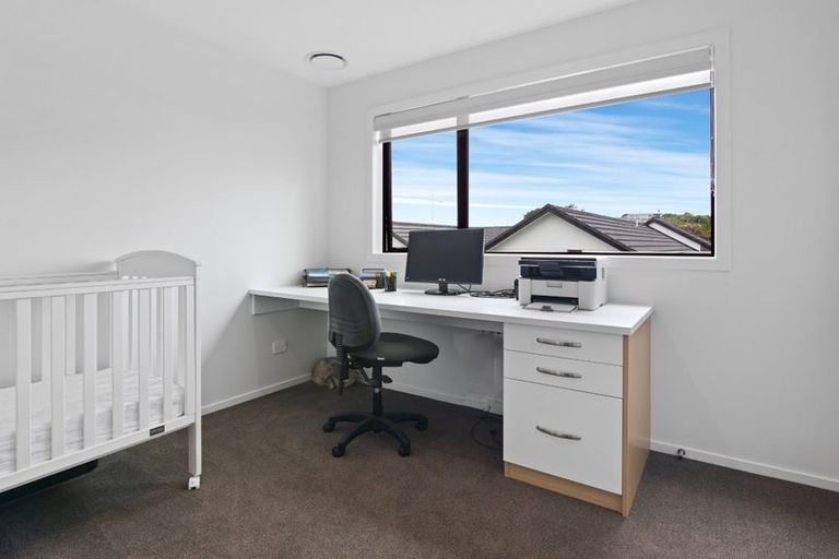 Photo of property in 9 Koiora Lane, Long Bay, Auckland, 0630