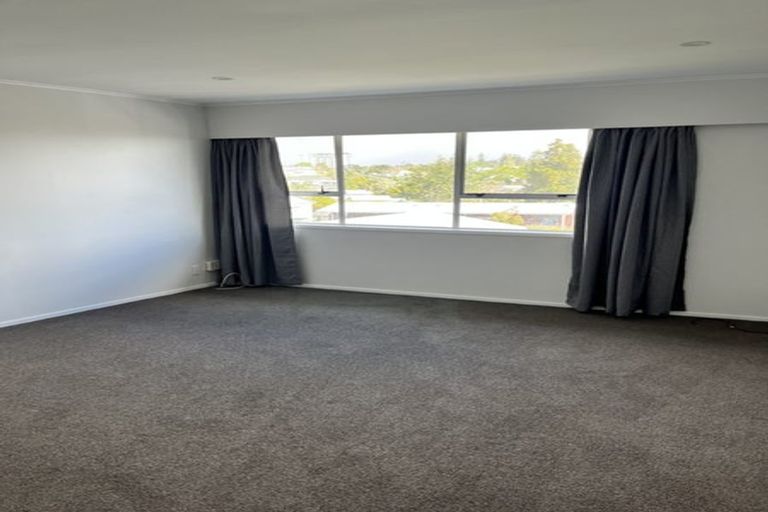 Photo of property in 64a Clayburn Road, Glen Eden, Auckland, 0602