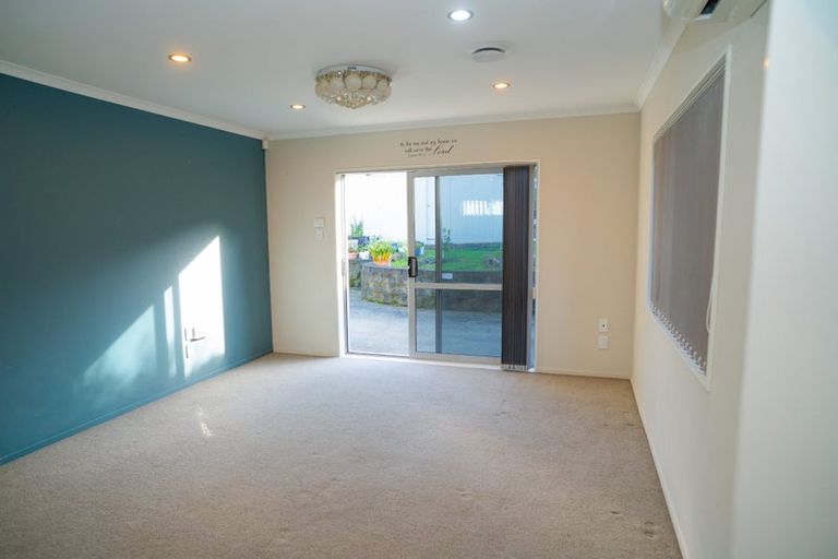 Photo of property in 17 Tiroroa Avenue, Te Atatu South, Auckland, 0610