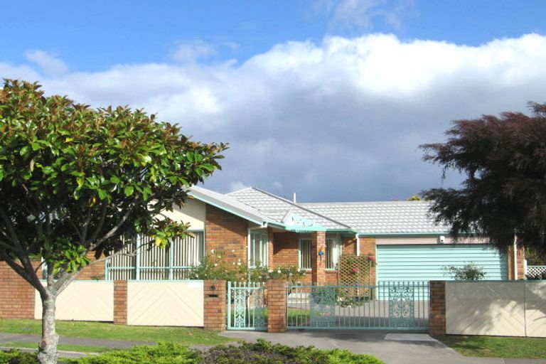 Photo of property in 2 Maurice Borich Place, Henderson, Auckland, 0610