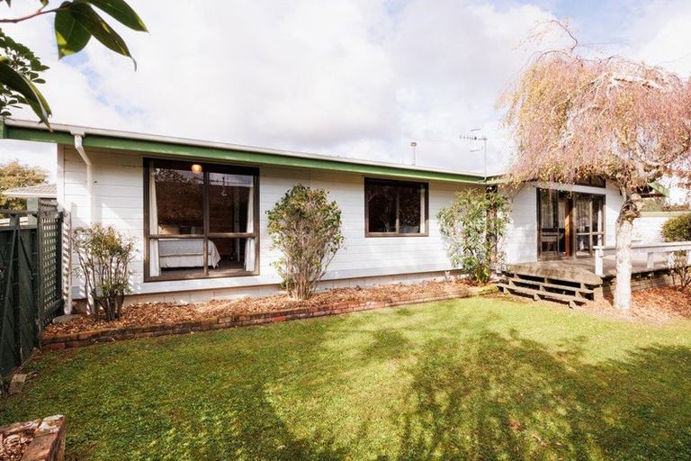 Photo of property in 35 Moyne Avenue, Milson, Palmerston North, 4414
