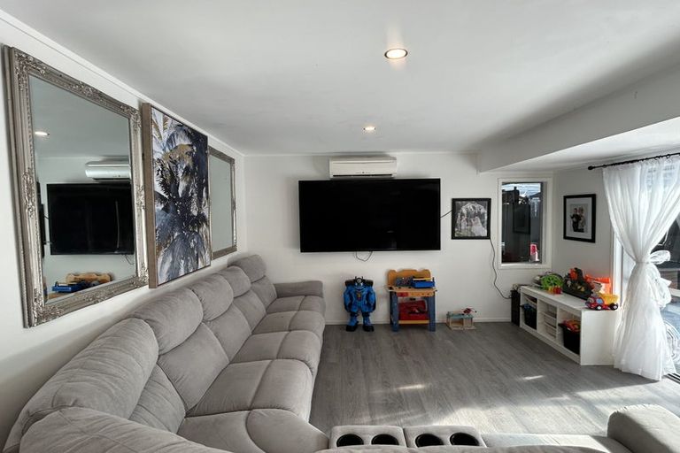 Photo of property in 24 Springtime Crescent, Stanmore Bay, Whangaparaoa, 0932