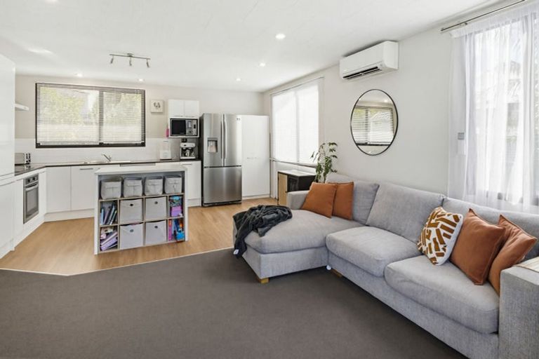 Photo of property in 2/342c Royal Road, Massey, Auckland, 0614