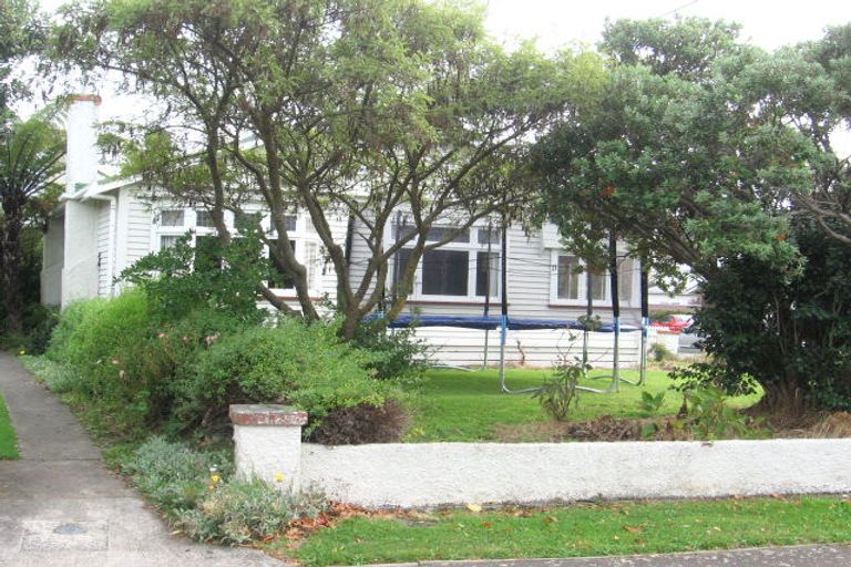 Photo of property in 11 Junction Street, Fairfield, Lower Hutt, 5011