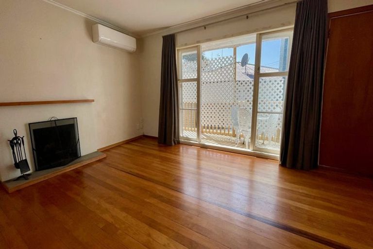 Photo of property in 26 Glen Marine Parade, Glendene, Auckland, 0602