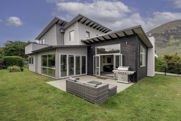 Photo of property in 3 Rere Road, Lake Hayes, Queenstown, 9304